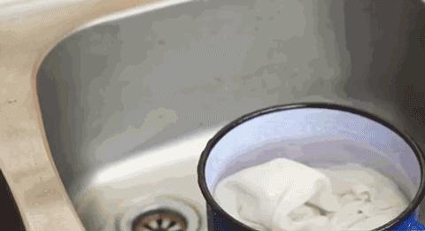 洗衣机衣服染色怎么洗掉妙招,红色的衣服染色怎么洗掉妙招