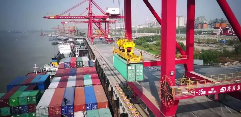 鎴戜滑鐨勮蹇嗘濡備竴鏉℃祦鍔ㄧ殑澶ф渤,绌垮煄璁板繂