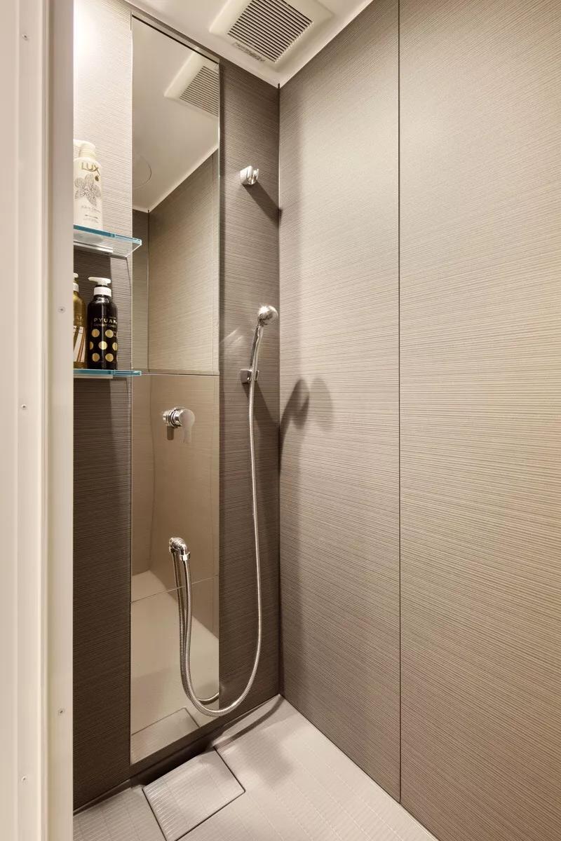 她在大阪买地并找建筑公司造了一家酒店