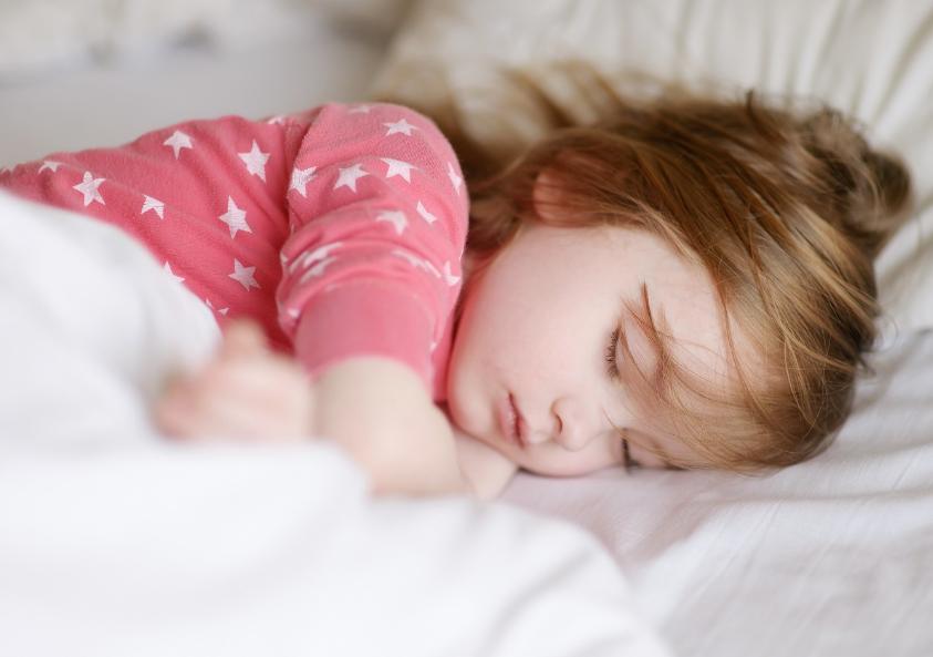 孩子爱夹腿怎么办？打骂不可取，认识夹腿综合征，快速缓解