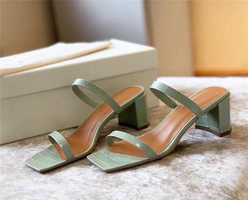 牛油果绿流行,牛油果绿跳色搭配款式