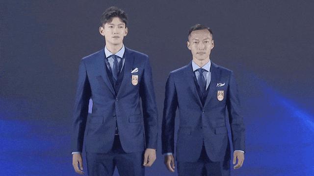 为什么正装比休闲的要有气质,为什么正装比运动装贵