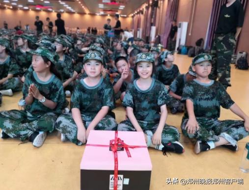 飒爽英姿展军训风采,飒爽英姿军训展风采