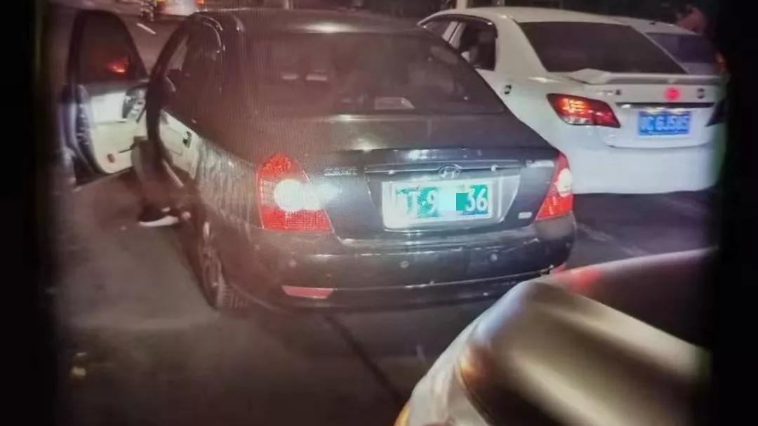 撞车也玩连连看？柠溪4车连撞3台竟都是丰田！竟只因手机响了一声！