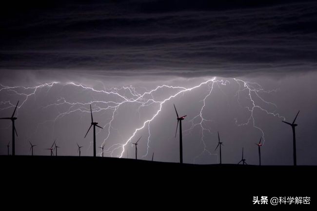 世界上最奇特十大闪电,世界上最诡异的球形闪电