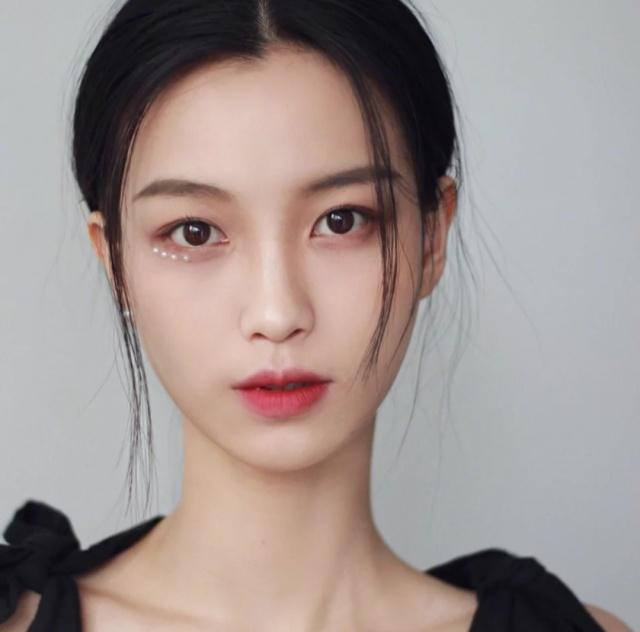 越长越好看的女人面相,有这3个特征的女生会越长越好看