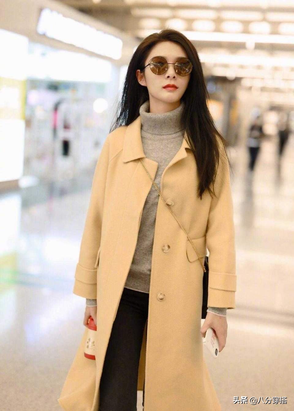 陈都灵纯色披肩发上衣温柔,陈都灵穿搭牛奶裤上衣纯色优雅风