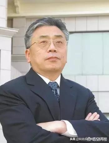 良心老板：去年解散员工赔偿千万，纳税第1名，今年有员工又回流