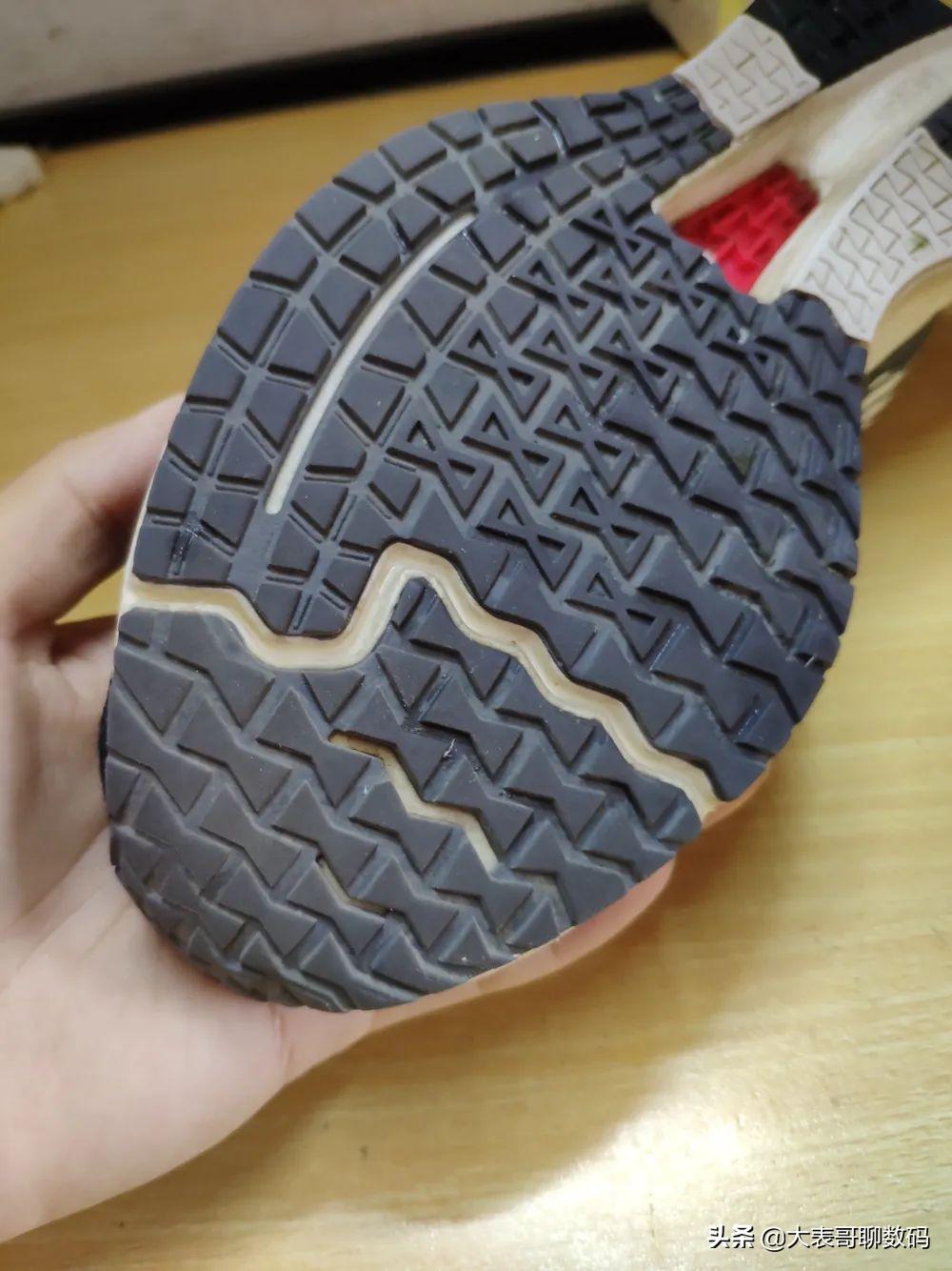 国产顶级缓震跑鞋2022,国产支撑缓震跑鞋适合扁平足