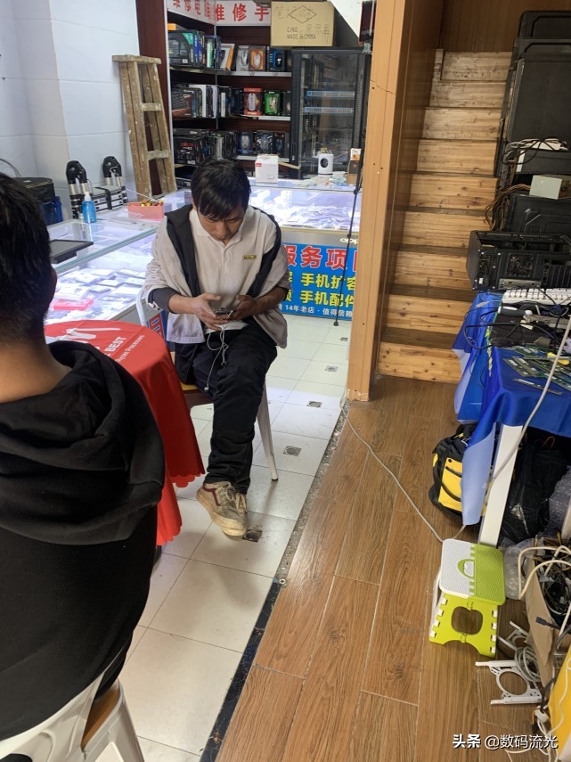 兄弟俩组装电脑,兄弟俩来组装电脑