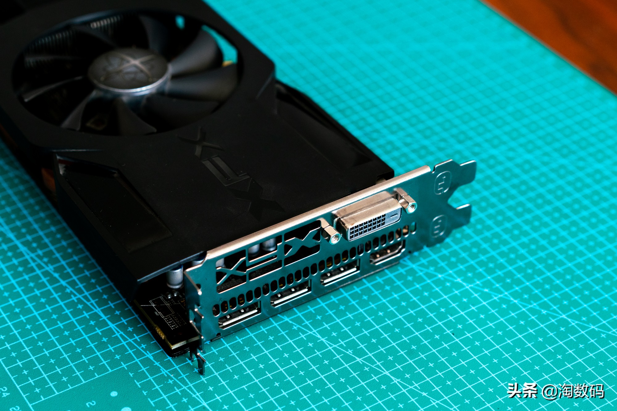 300元AMD显卡,amd300元吃鸡电脑