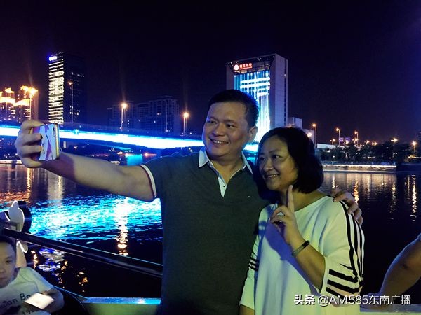 在榕台胞夜游闽江，感受福州日新月异的变化
