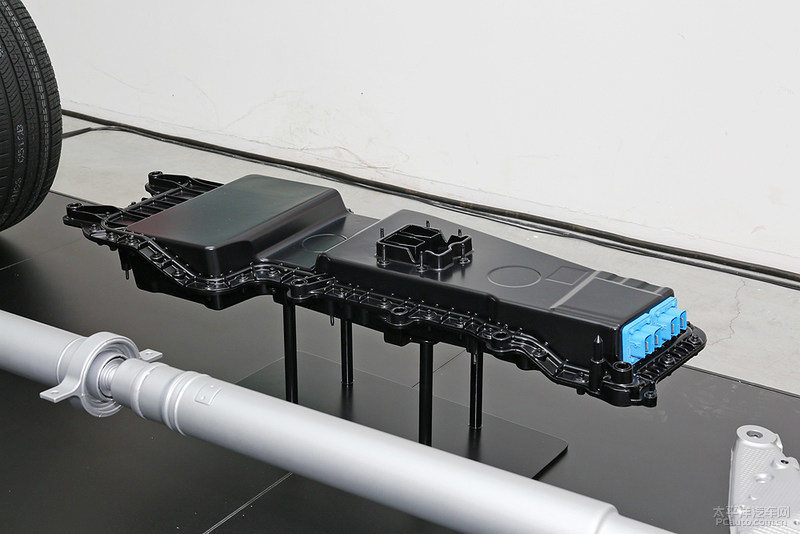 路虎揽胜极光对比同级别bba质量,路虎揽胜极光新一代测评视频