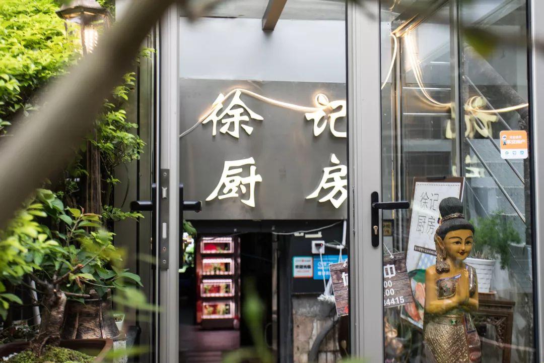 罗湖有家怪店，十个人来吃完饭后，老板居然多了一百个朋友