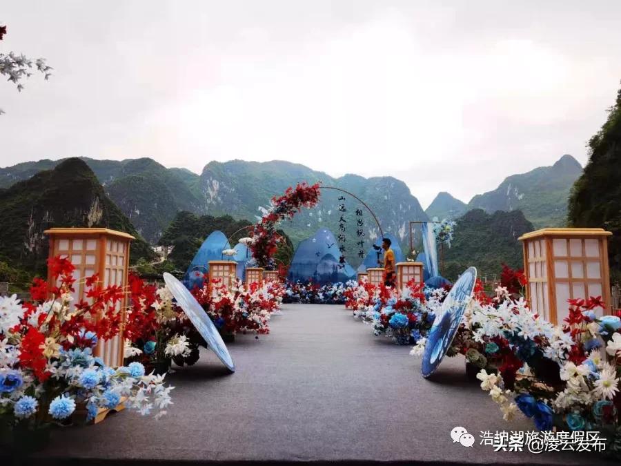 在国家4*级A**景区举行婚礼是一种怎样的体验？浩坤湖景区户外婚礼|让爱回归自然~