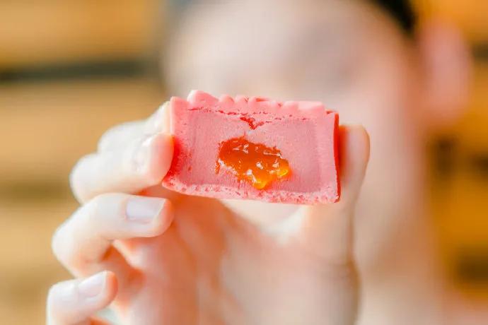 日本星巴克这次质感满分，网友diss中国星爸爸，月饼口味像蜡烛