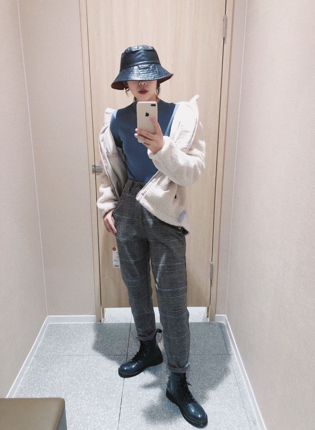 黄色马丁靴搭配长裤牛仔裤,黑色马丁靴配长裤好还是九分裤好