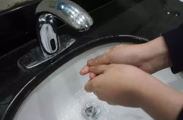 怎么撕邮票最简单,揭邮票的方法