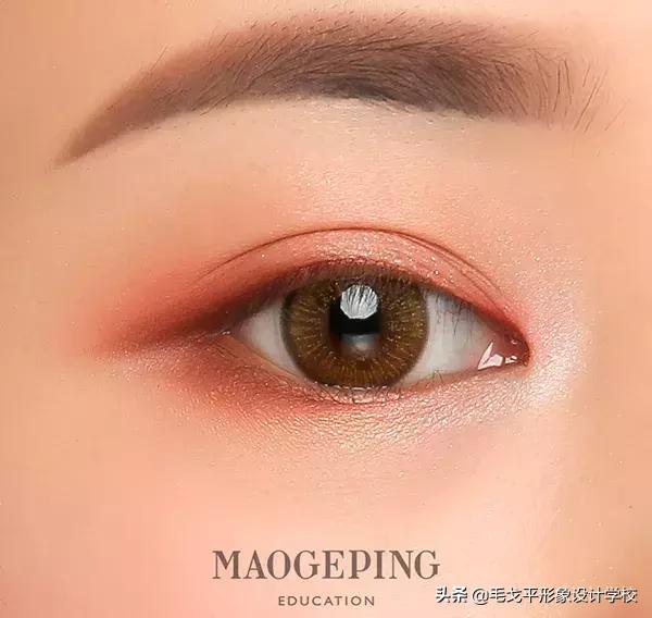 如何画眼妆显得眼睛又圆又大,眼妆怎么画显得眼睛大视频