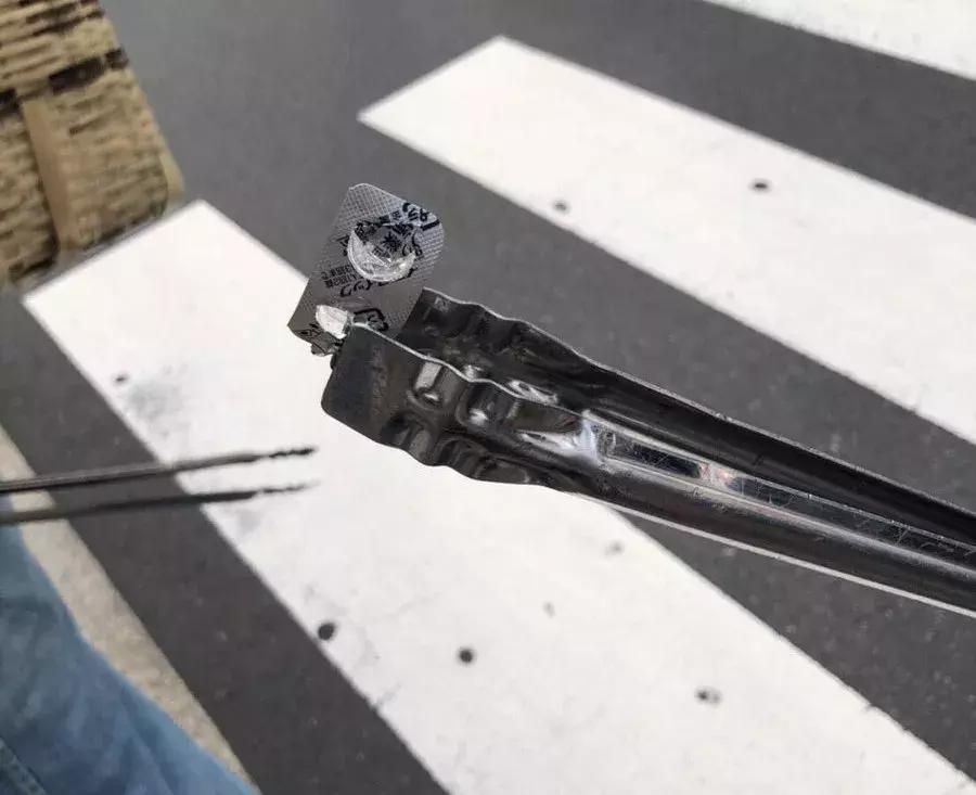 日本街头惊现捡垃圾天团，又酷又中二，网友：我也就看了十几遍吧