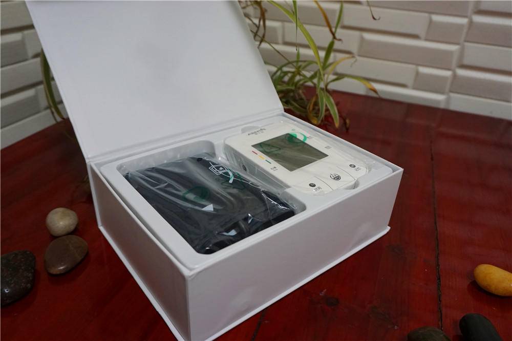 长坤手臂式智能电子血压计,爱尔泰血氧仪