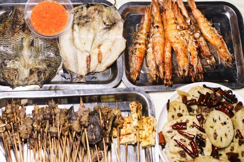 西双版纳告庄西双景星光夜市，为什么那么多人喜欢她？