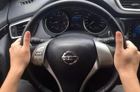 握方向盘的姿势能看出什么样的人,从握方向盘的姿势看人的性格