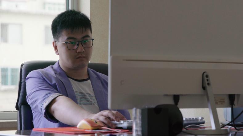 朝电话敬军礼、辞退掺假员工、年入两千万：1万退伍军人的创业逆战