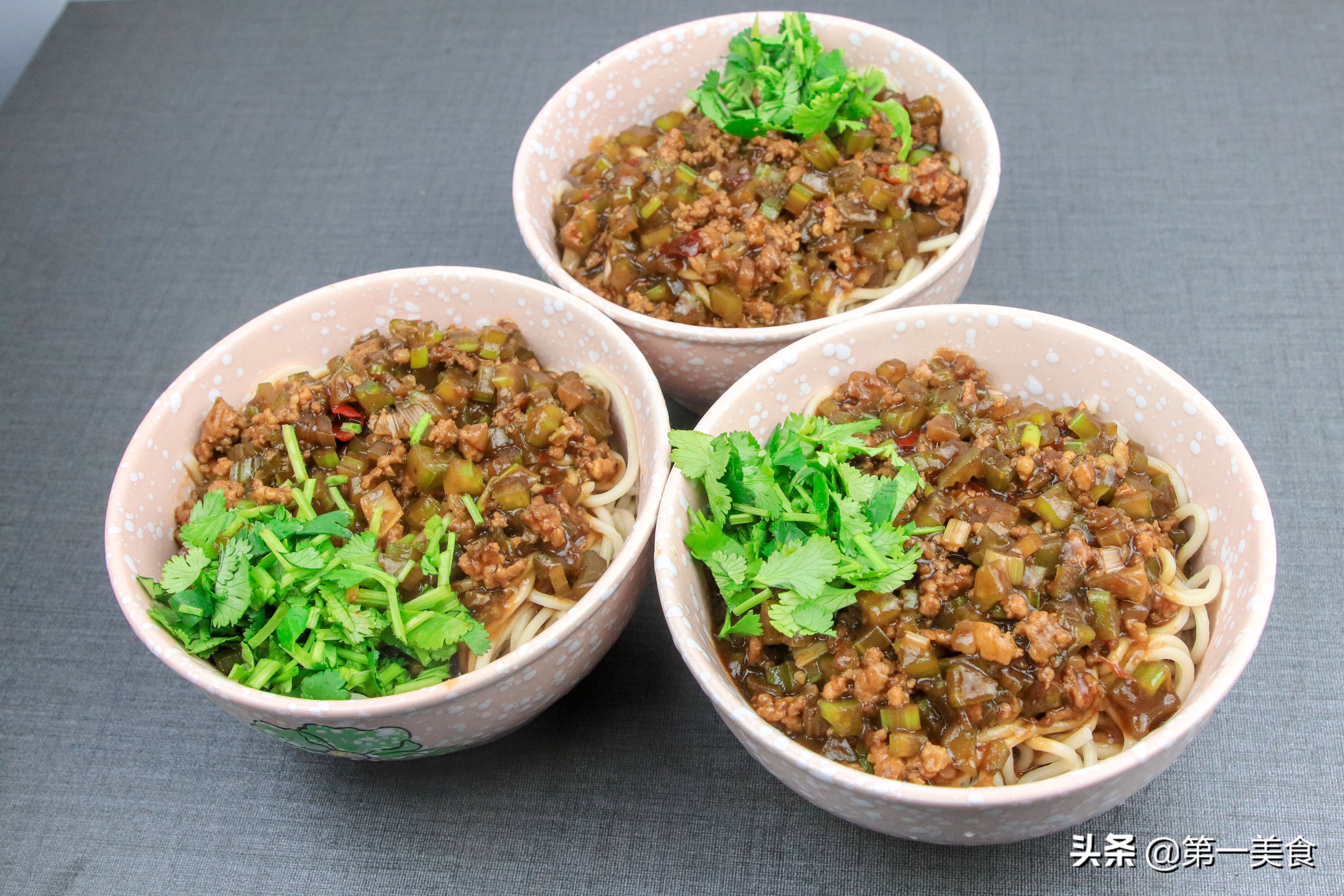 炸酱面最正宗的做法酱汁,这才是正宗做炸酱面的正确方法