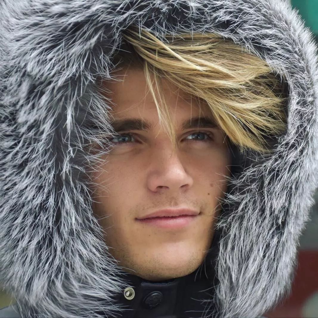 被嘲笑路人长相的搞笑网红TwanKuyper，成为Versace男模