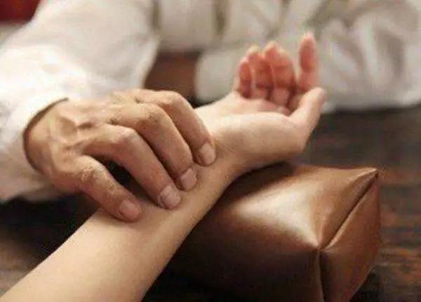 中医脉诊高手总结的脉象速记歌诀,中医把脉入门教学二十八脉