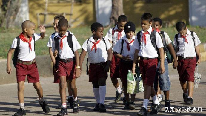 学校定制校服很好看但家长不同意,学校校服定制怎么跟家长说