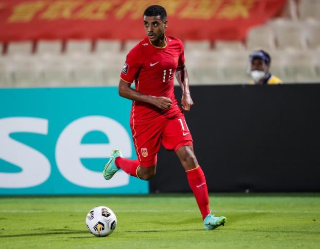 回顾国足精彩表现武磊双响绝杀,国足武磊进球得分