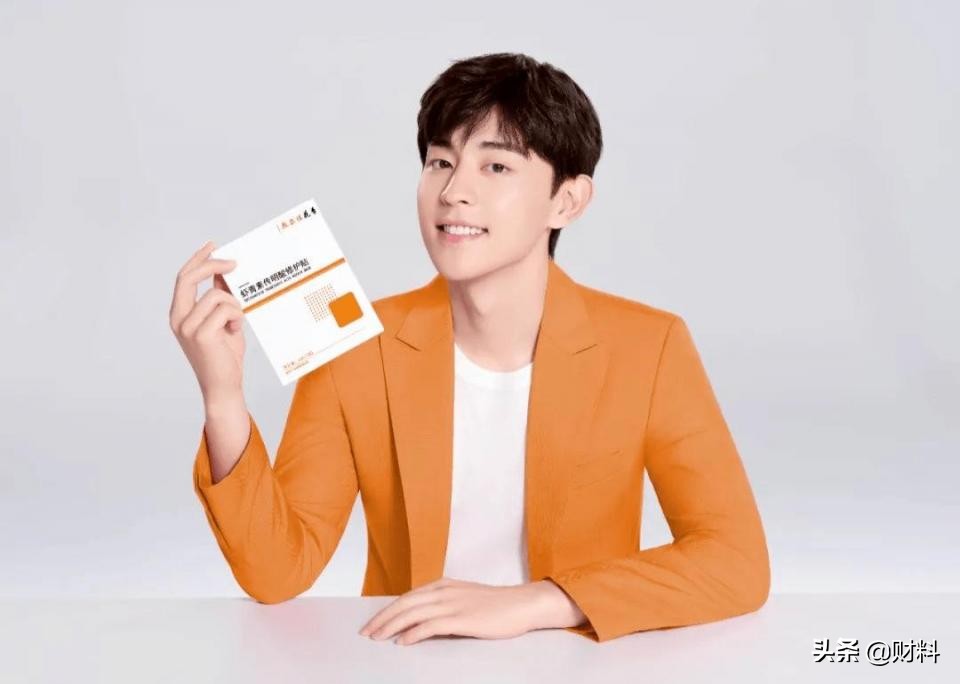 2人研发做出6亿利润，毛利率超过75%，年轻女孩的钱有多好骗？