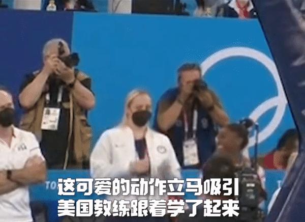 奥运冠军袋鼠摇手采访,奥运运动员袋鼠摇