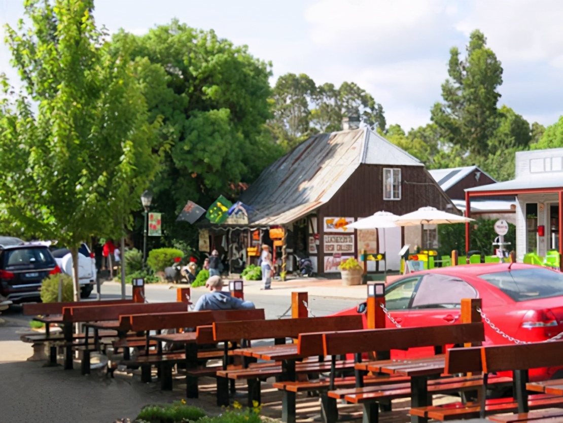 爱戴绿帽子，喜欢捡破烂，只吃猪蹄和香肠。奇葩的德国村，逛逛去