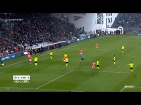 「连足追踪」丰政委辱骂边裁染红巴克曼缺阵三个月终回归