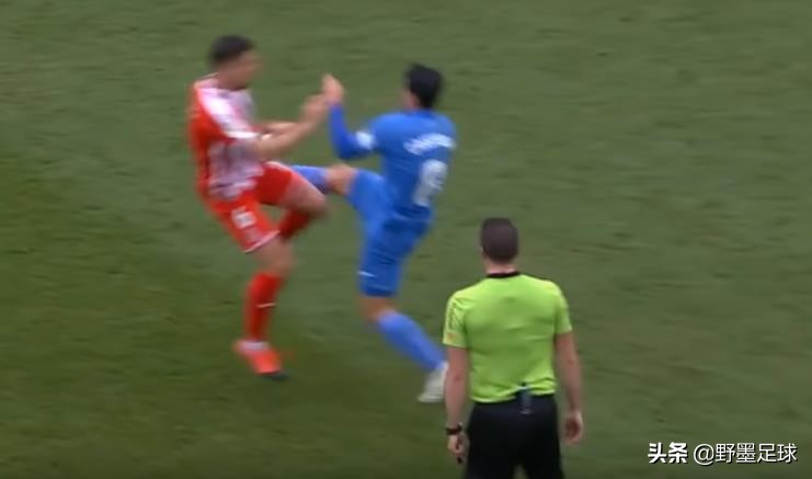 疯狂足球红牌,疯狂的足球吉布斯红牌