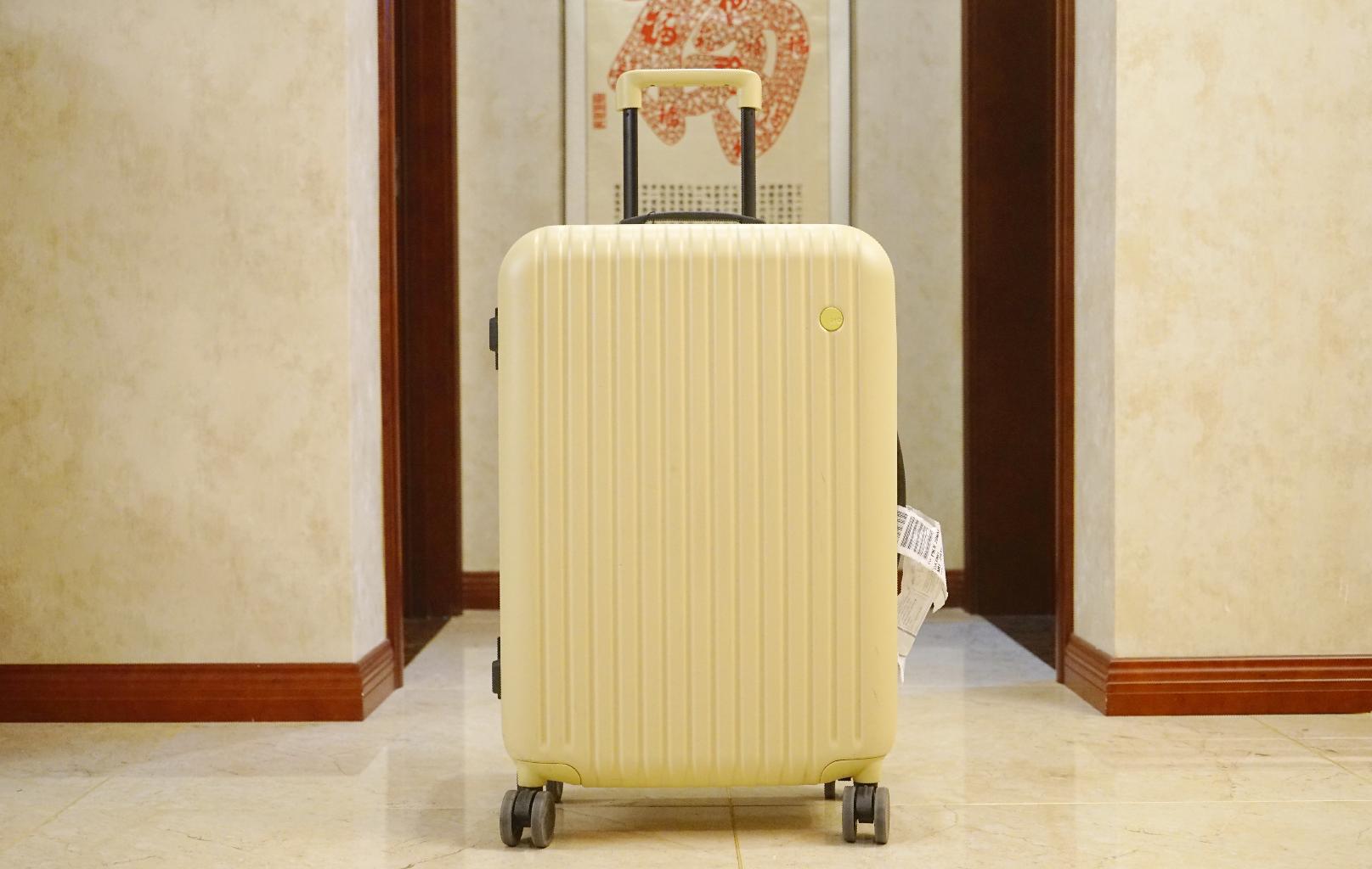 rimowa旅行箱带屏幕,rimowa箱子测评