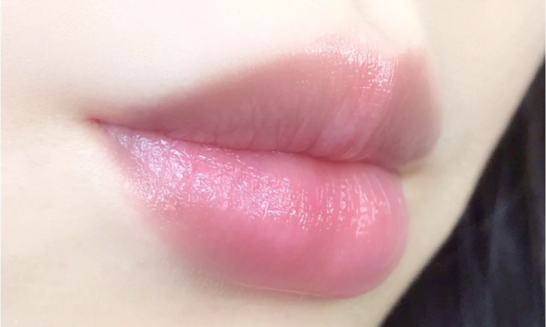 淡化唇纹唇色的唇膏推荐凡士林,dhc和凡士林唇膏哪款好用