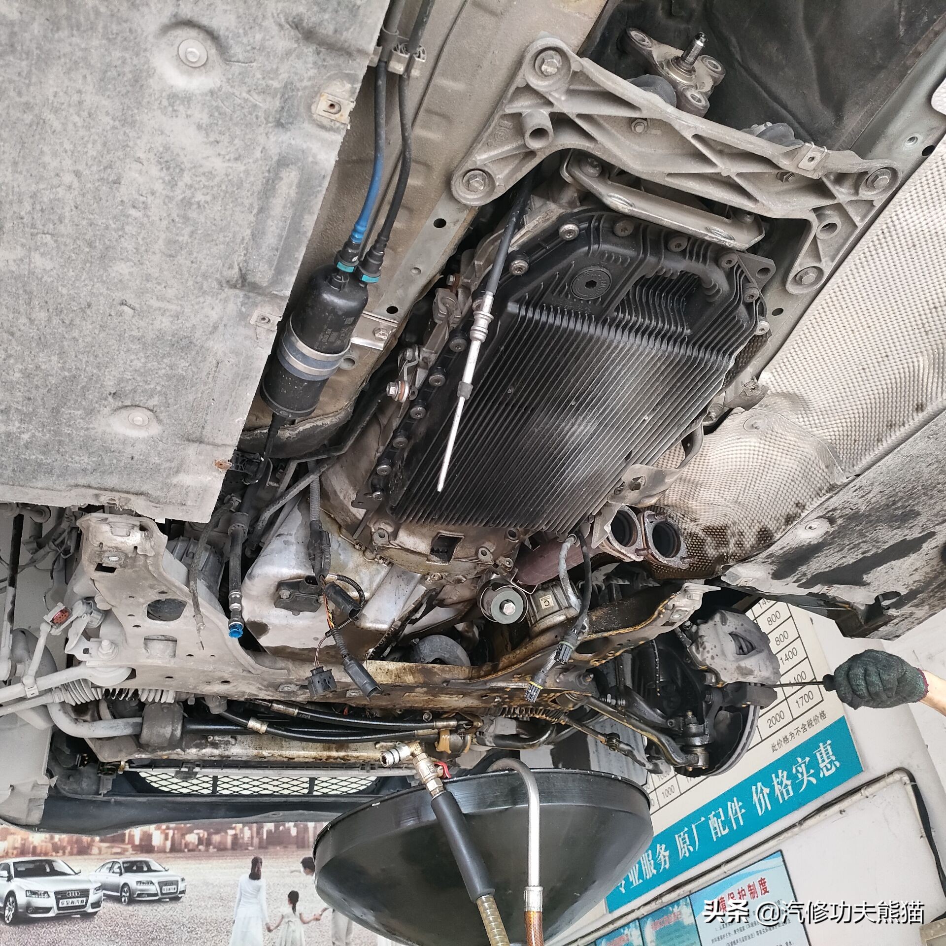 宝马e90325i2007款,宝马e90漏机油通病