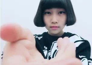 小孩提问电影片段,如何给孩子解释影视剧里的亲嘴