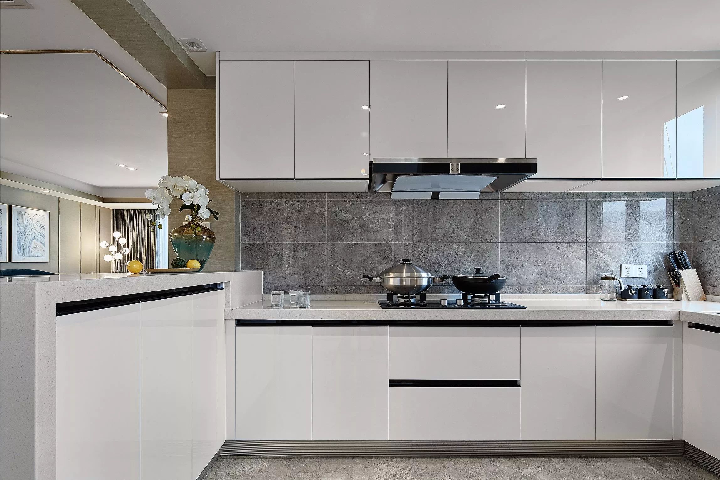 灶台重油污清除妙招,灶台油污渍怎么去除小窍门