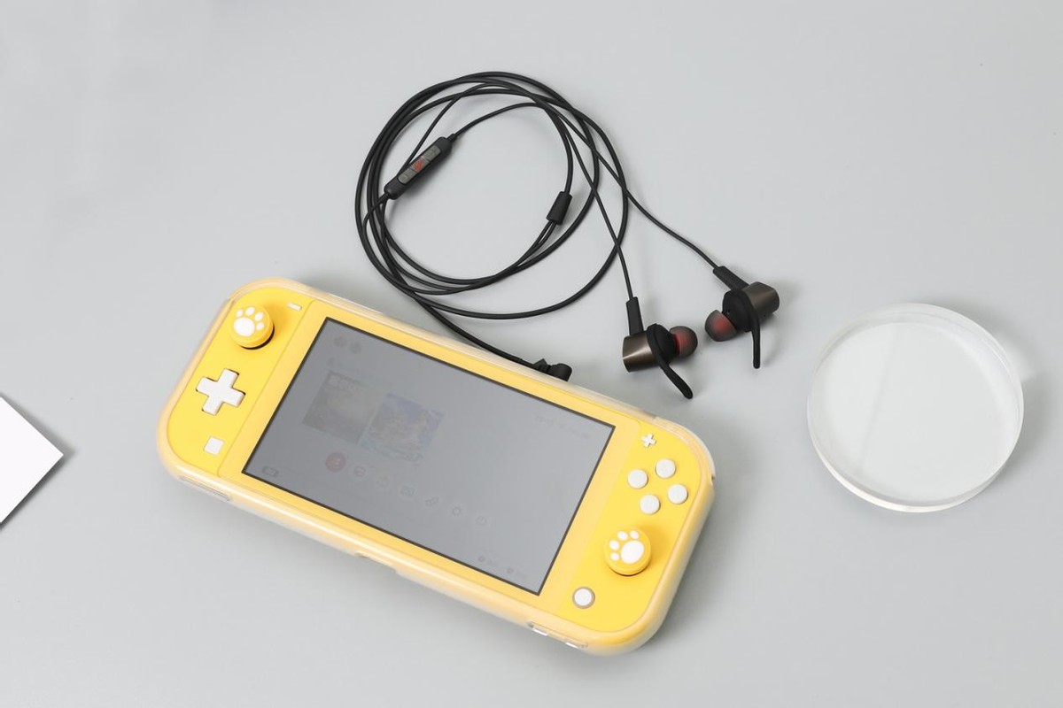 rog降临耳机1和2代区别,rog降临2标准版月曜白入耳式