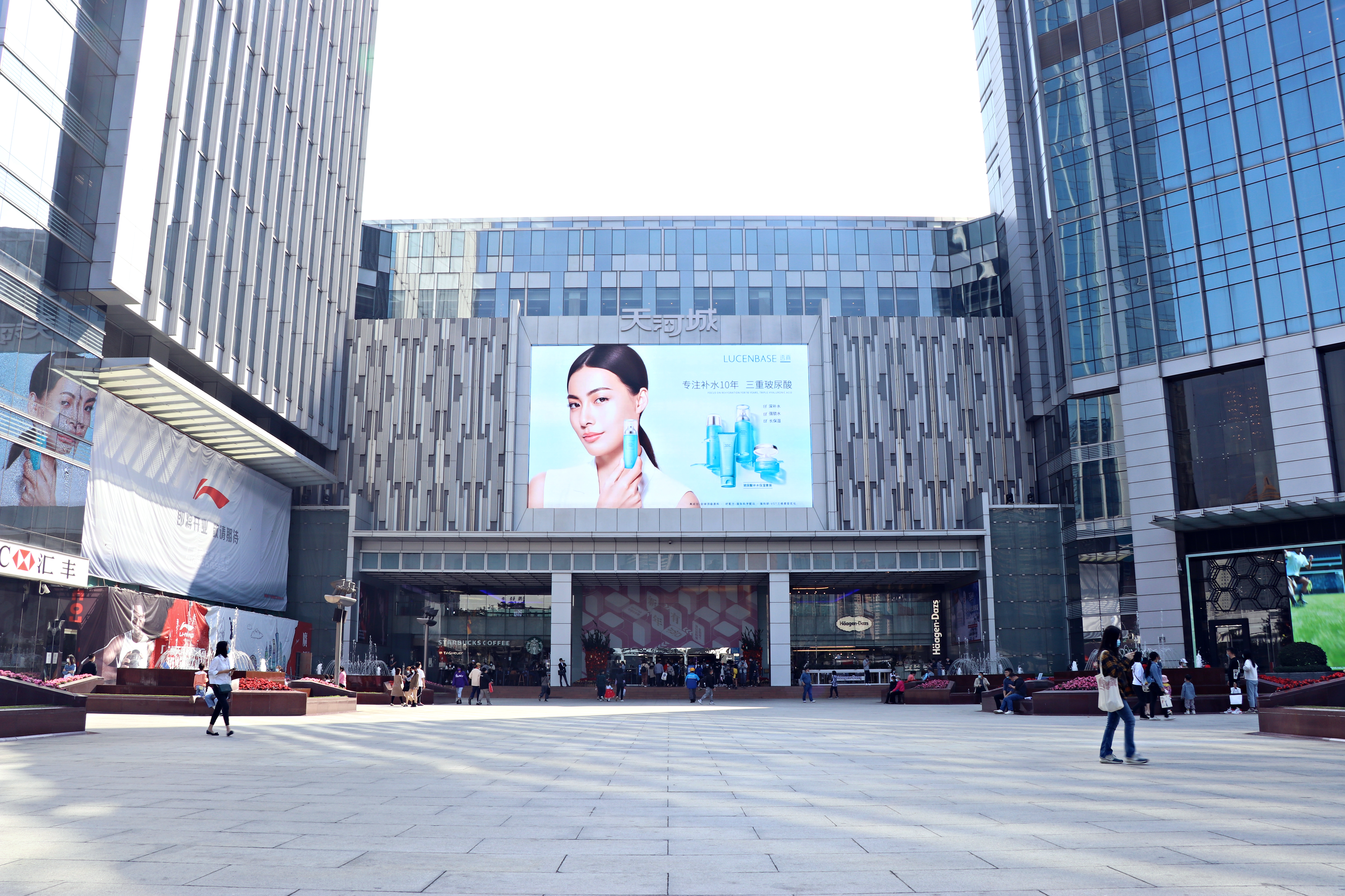 2021新年重拳出击！透真霸屏广州繁华商圈传递有效护肤