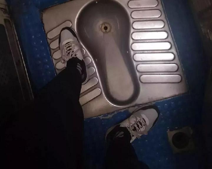 火车厕所孔为何那么小能冲下去吗,火车厕所孔为何那么小原理动画