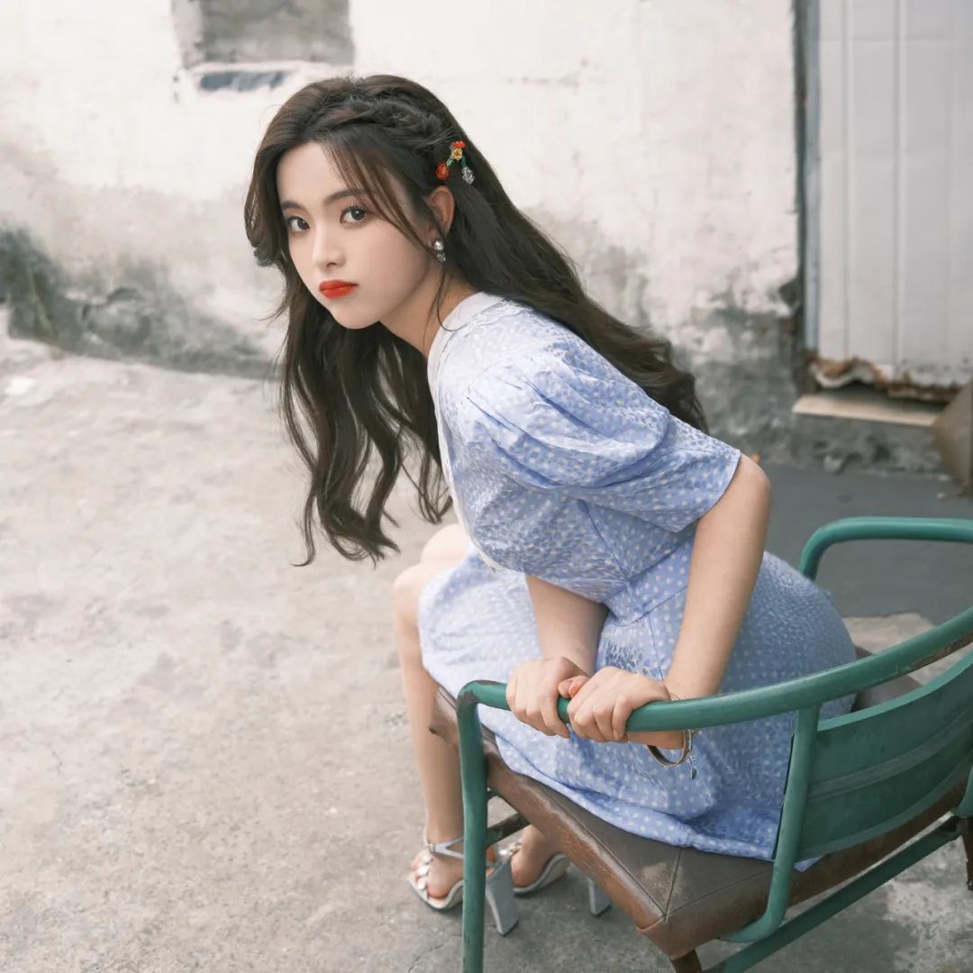 圆脸减龄发型可扎可披图片,短圆脸适合的扎发