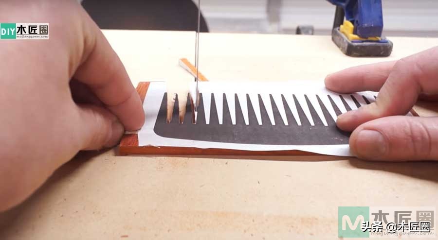 木工爱好者制作的产品,手工木梳diy工具