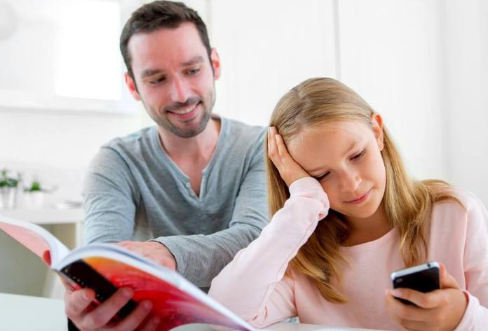 怎样才能让孩子讨厌玩手机,孩子喜欢玩手机怎么解决