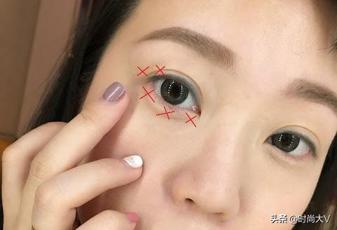 为什么眼妆画起来特别显黑,为什么眼妆上面容易卡